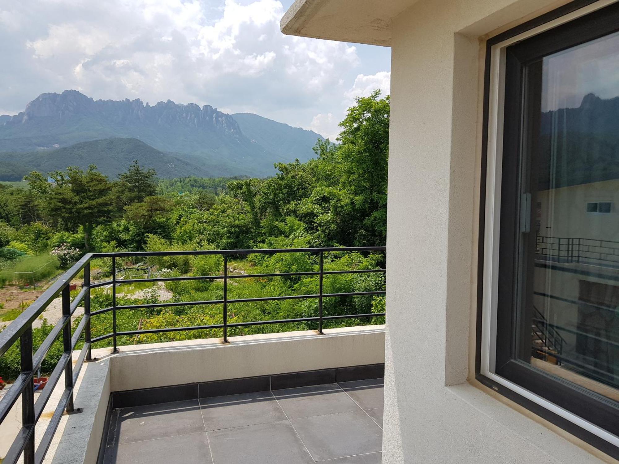 Gilson Guesthouse Sokcho Exterior photo
